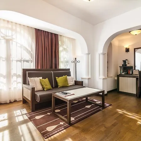 Epoque - Relais & Chateaux 5*