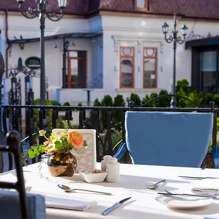 Epoque - Relais & Chateaux 5*