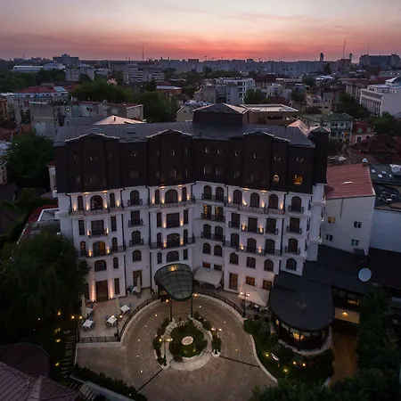 Epoque - Relais & Chateaux 5*