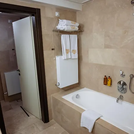 إيبوك - رولي ىند شاتو فندق